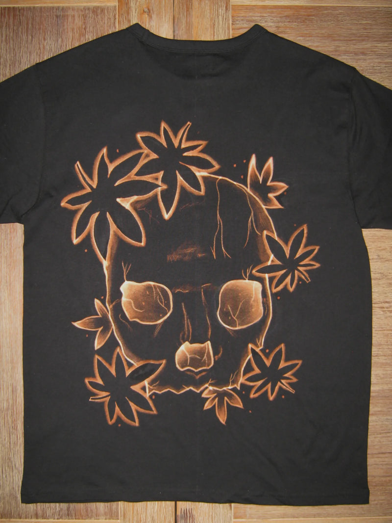 Black t-shirt with a skull and floral design on a wooden surface portugal